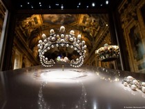 Hati-hati! Perhiasan Louvre Palsu Dijual Online, Harganya Rp 2,2 Miliar