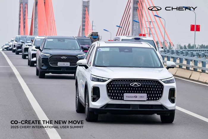 Mobil Hybrid Chery