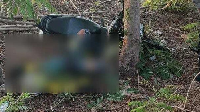 Ojol bernama Bernabas Taemnanu (29) meninggal seusai menabrak pohon di Tugu Tupitu Nakaf Baitanu, Kecamatan Alak, Kota Kupang, NTT, Selasa (21/10/2025).