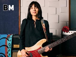 Serba Bisa, Bikin Paz Lenchantin Direbutin Band Rock Dunia
