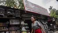 Sementara di zona perdagangan buah dan parsel, tepatnya di blok JS26, sebanyak 88,9% atau 16 dari total 18 kios dikuasai oleh 6 pedagang. Lalu di blok JS30, zona kuliner, 50% atau 17 dari total 34 kios hak atas sewa dikuasai oleh 6 orang. Hanya di blok kuliner JS96 data antara hak sewa resmi dan praktik berdagang di lapangan sesuai.