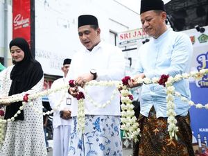 Genjot Pertumbuhan Ekonomi Jateng, Taj Yasin Resmikan Pameran UMKM Santri