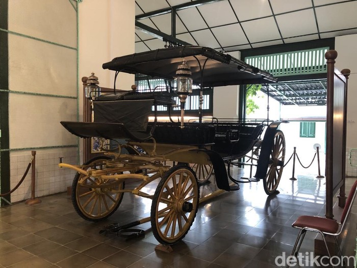 Penampakan Kereta Premili milik Keraton Jogja di Museum Wahanarata, Selasa (21/10/2025).