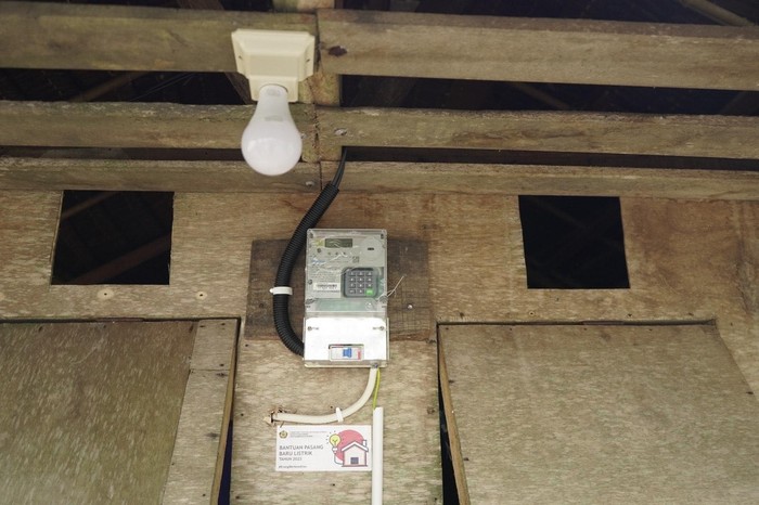 Tak Lagi Gelap, Cerita Warga Papua dan Sumsel Nikmati Listrik Pertama Kali