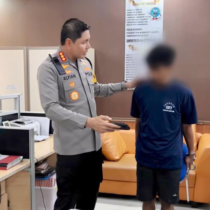 Polres Metro Jakarta Timur sudah meringkus pria keji berinisial AA yang tega membakar istrinya sendiri, CAU (24) di Jatinegara, Jaktim. (IG @alfiannurrizal.id)