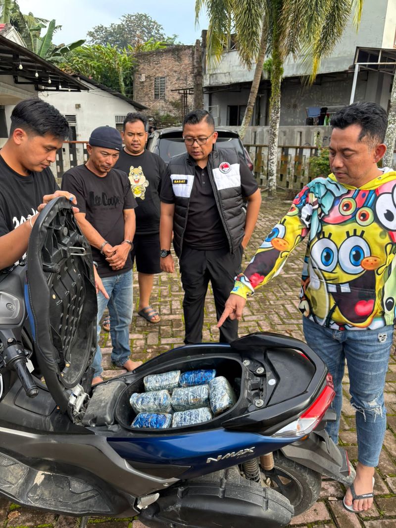 Polrestabes Medan menangkap kurir 8 kilogram sabu di Asahan.