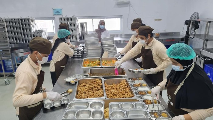 Proses produksi menu MBG di SPPG Polri Pejaten, Jakarta Selatan (Taufiq/detikcom)