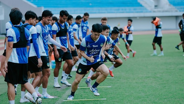 PSIM Jogja Official training PSIM Jogja di Stadion Mandala Krida, Kota Jogja, Selasa (21/10/2025).