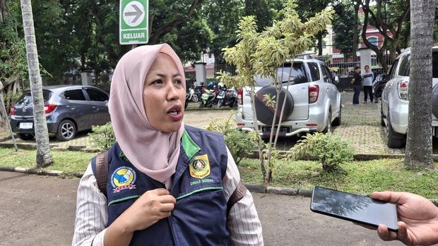 Relawan Tenaga Kesejahteraan Sosial Kecamatan (TKSK) Tenjo, Sumiati (Sholihin/detikcom)