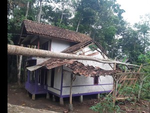 Puting Beliung Terjang Tasikmalaya, 14 Rumah Rusak