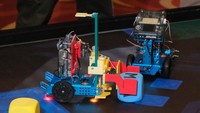 Peserta mengikuti perlombaan robot pada MakeX Robotic Competition 2025 di Denpasar, Bali, Selasa (21/10/2025). Kompetisi robotik sebagai uji kompetensi bagi anak usia 6-15 tahun tersebut diikuti ratusan peserta di tingkat nasional dan internasional dari delapan negara yakni Indonesia, Meksiko, Lebanon, India, Thailand, Filipina, Malaysia, dan Korea Selatan yang berlangsung pada 21-25 Oktober 2025. ANTARA FOTO/Nyoman Hendra Wibowo