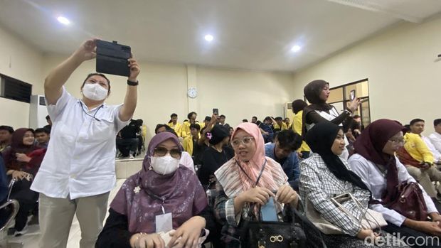 Sidang putusan mahasiswa terdakwa kasus ricuhnya Aksi May Day Semarang, di PN Semarang, Kecamatan Semarang Barat, Kota Semarang, Selasa (21/10/2025).
