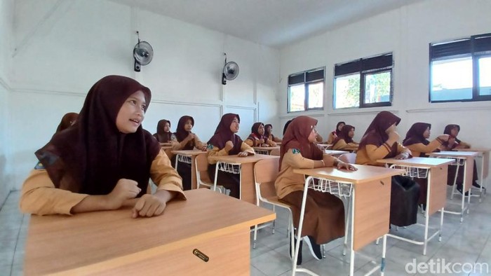 Siswa-siswi Sekolah Rakyat Menengah Pertama (SRMP) 28 Kota Pasuruan