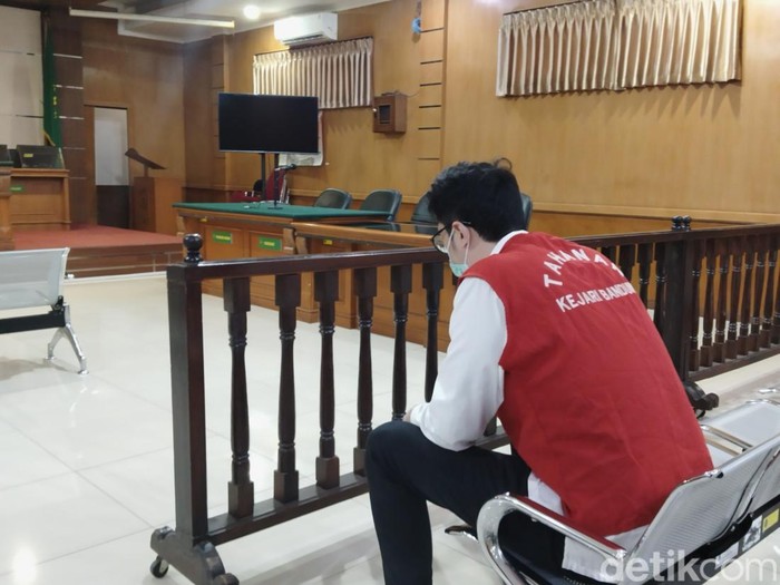 Belum Siap, Sidang Tuntutan Kasus Pemerkosaan Dokter Priguna Ditunda