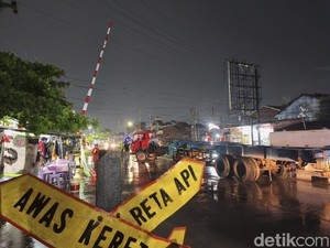 Truk Tertabrak KA Harina di Semarang, Begini Kondisi Sopir