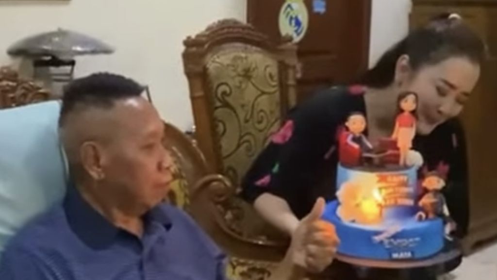 Tukul Arwana Kini Lebih Segar, Senang Ultah ke-62 Dirayakan Sahabat