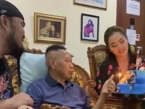 Cerita Vega Darwanti dan Kru Bukan 4 Mata Beri Kejutan Ultah ke Tukul Arwana