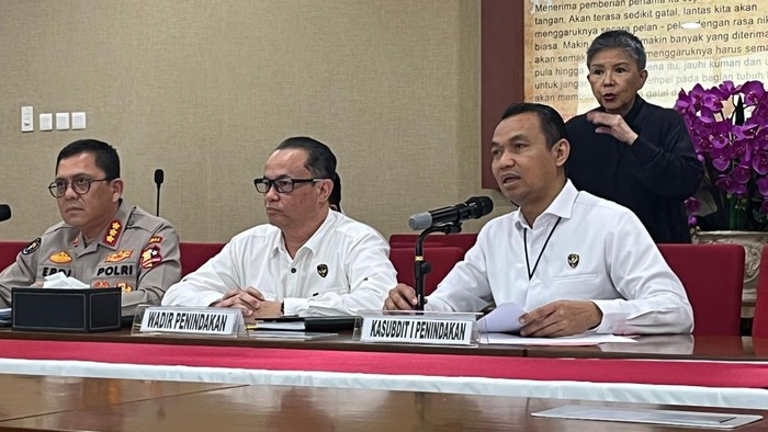 Wadir Penindakan Kortas Tipikor Polri Kombes Bhakti Eri Nurmansyah (tengah) (Rumondang/detikcom)