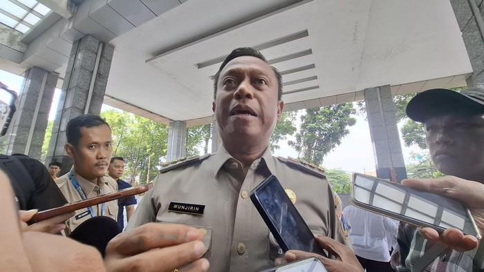 Wali Kota Jakarta Timur Munjirin,