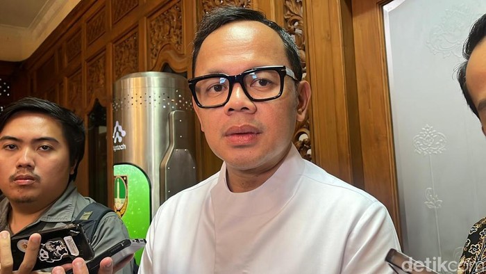 Wamendagri Bima Arya ditemui di Balai Kota Solo, Selasa (21/10/2025).