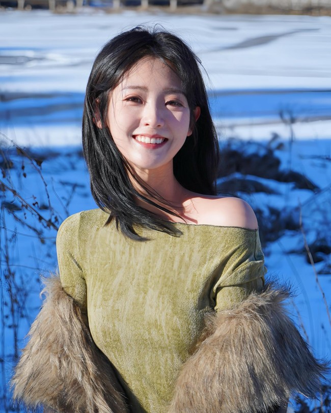 8. Xing Fei - Sedangkan aktris Xing Fei dijuluki sebagai “gentle breeze” dalam industri hiburan China dengan kecantikan elegannya. Wanita 31 tahun itu dianggap punya sisi ‘pure’ yang membuat orang menantikan karya-karyanya.