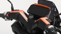 Dari sisi desain, tampilannya modern dengan bodi lebar dan lampu full LED, termasuk lampu proyektor, DRL, hazard, serta kamera di bagian dasbor. Foto: WMoto
