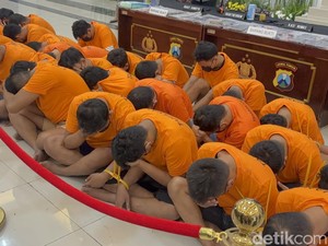 Puluhan Pria yang Digerebek Saat Pesta Gay di Hotel Surabaya Positif HIV