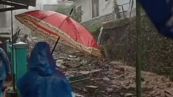 Banjir dan longsor di Desa Gerbo, Purwodadi, Pasuruan