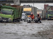 Banjir Genangi Jalur Pantura Semarang, Lalu Lintas Tersendat