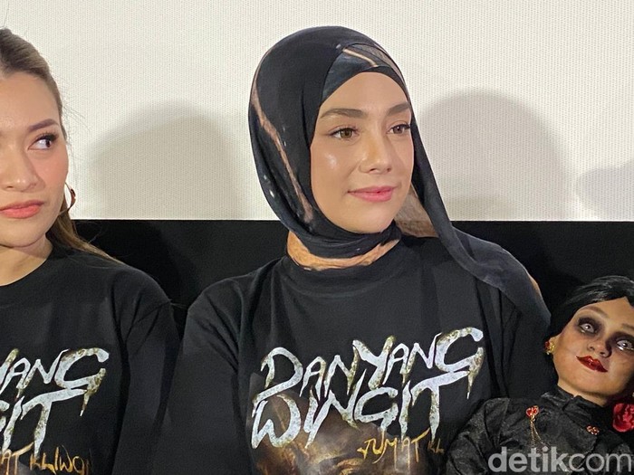 Celine Evangelista ditemui di konferensi pers film Danyang Wingit Jumat Kliwon di Plaza Senayan, Jakarta Pusat, pada Selasa (21/10/2025).