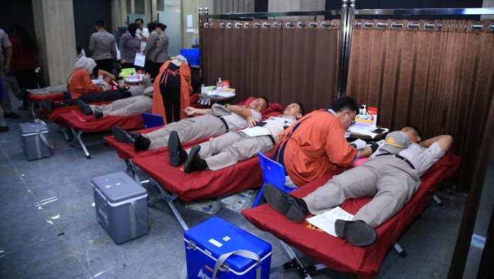 Divisi Humas Polri Gelar Donor Darah Jelang Hari Jadi ke-74