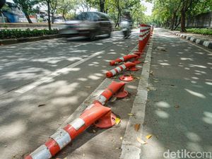 Duh, Pembatas Jalur Sepeda Perintis Kemerdekaan Jakarta Rusak Parah