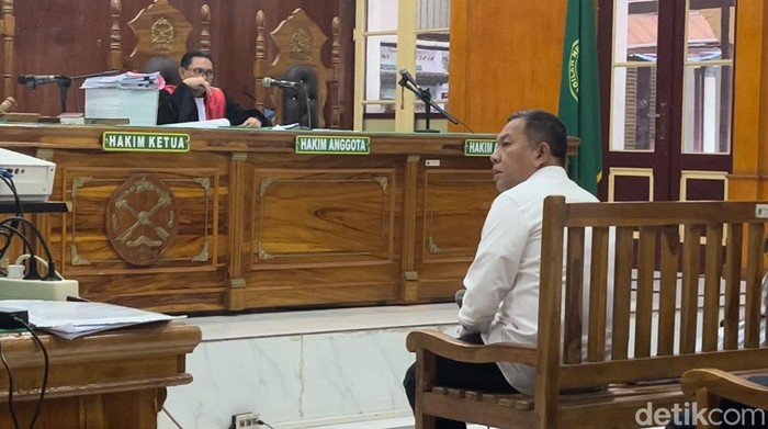 Eks Kadis PUPR Sumut Mulyono saat jadi saksi di PN Medan (Kartika Sari/detikcom)