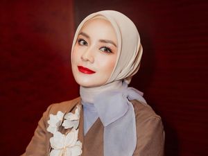 Bawa Banyak Titipan Doa, Enno Lerian Blank Saat di Depan Kabah
