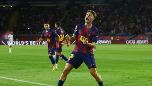Soccer Football - UEFA Champions League - FC Barcelona v Olympiacos - Estadi Lluis Olimpic Companys, Barcelona, Spain - October 21, 2025 FC Barcelonas Fermin Lopez celebrates scoring their fifth goal REUTERS/Albert Gea