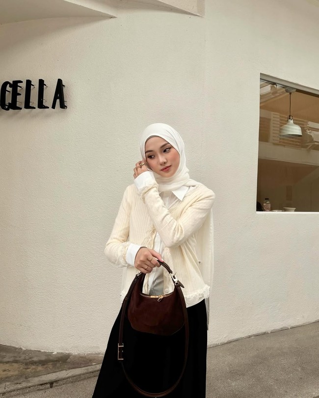 Gaya hijab Julia Prastini