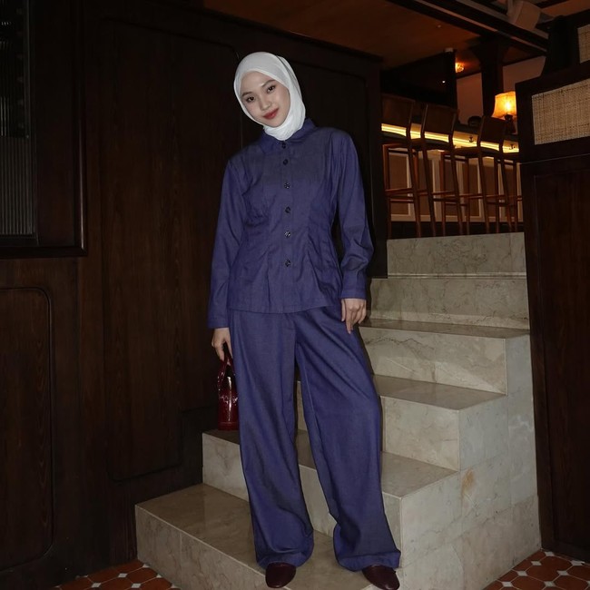 Gaya hijab Julia Prastini