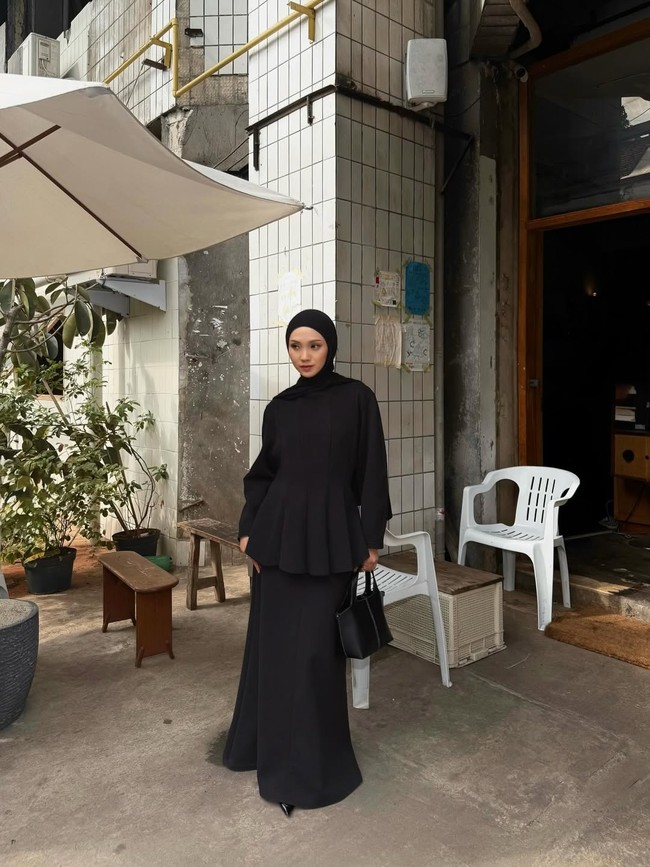 Gaya hijab Julia Prastini