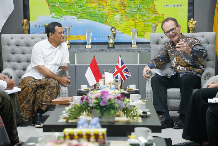 Gubernur Jawa Tengah Ahmad Luthfi menerima kunjungan Duta Besar Inggris untuk Indonesia Dominic Jermey, di Semarang Rabu (22/10).