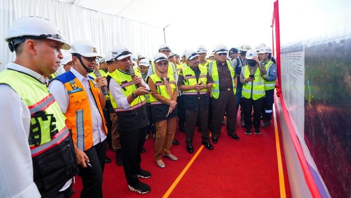 Gubernur Sulsel Andi Sudirman Sulaiman meninjau progres pembangunan Bendungan Jenelata Gowa.