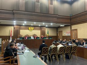 Tangis Seorang Hakim Adili Teman-temannya Sesama Hakim