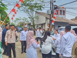 Cek Kesehatan Gratis, Selvi Ananda Sambangi SDN GBI Bandung