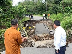 Jembatan Bailey Dibangun di Jalan Amblas Empat Lawang Ditarget Sepekan Selesai