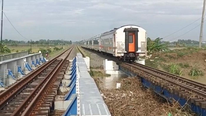 Jalur Kereta Api Gubug-Tegowanu Grobogan seusai kebanjiran, Rabu  (22/10/2025).