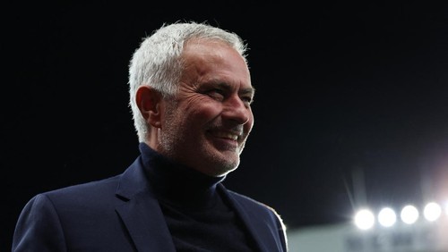 Soccer Football - UEFA Champions League - Newcastle United v Benfica - St James Park, Newcastle, Britain - October 21, 2025 Benfica coach Jose Mourinho before the match REUTERS/Scott Heppell
