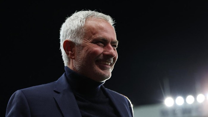 Soccer Football - UEFA Champions League - Newcastle United v Benfica - St James Park, Newcastle, Britain - October 21, 2025 Benfica coach Jose Mourinho before the match REUTERS/Scott Heppell