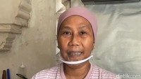Dewi mengungkapkan kalau dirinya adalah seorang penyintas kanker selama 8 tahun. Oleh karena itu, ia tidak boleh terlalu lelah. Foto: Yenny Mustika Sari/detikcom