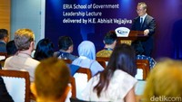 Ia menegaskan bahwa pemimpin yang efektif bukan hanya yang mampu mengambil keputusan cepat, tetapi juga yang menjunjung tinggi nilai keadilan, transparansi, dan tanggung jawab publik. Menurutnya, kepercayaan rakyat hanya dapat dibangun melalui integritas dan konsistensi tindakan seorang pemimpin.