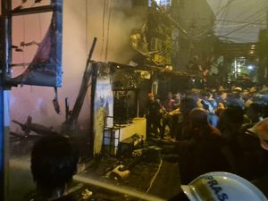 Rumah di Tamansari Jakbar Hangus Terbakar, 10 Unit Damkar Dikerahkan