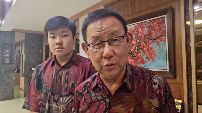Kepsek Dharma Loka Pekanbaru, Hermanto.